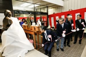 銅像建立除幕式