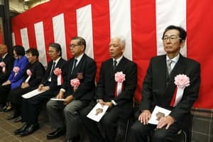銅像建立除幕式