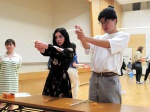 学生交換事業縁日ゲーム大会射的体験