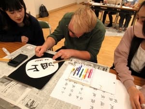学生交換事業うちわ作り体験