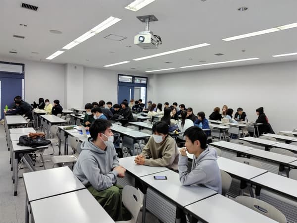 チーム制作様子