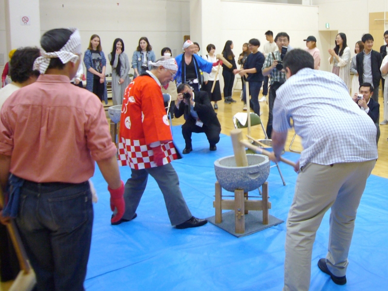 学生交換事業餅つき体験