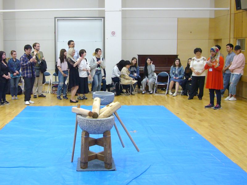 学生交換事業餅つき体験