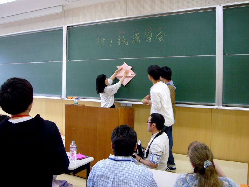 学生交換事業折り紙体験