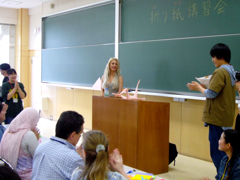 学生交換事業折り紙体験