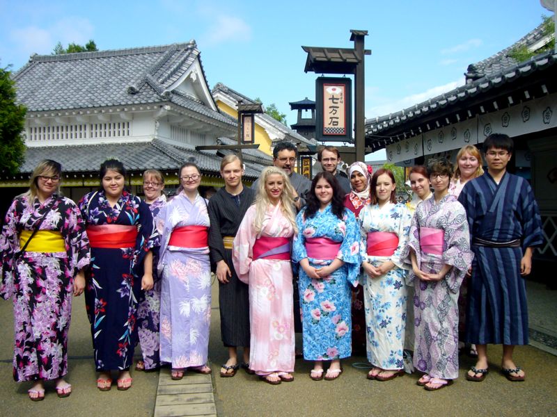 学生交換事業着物集合写真