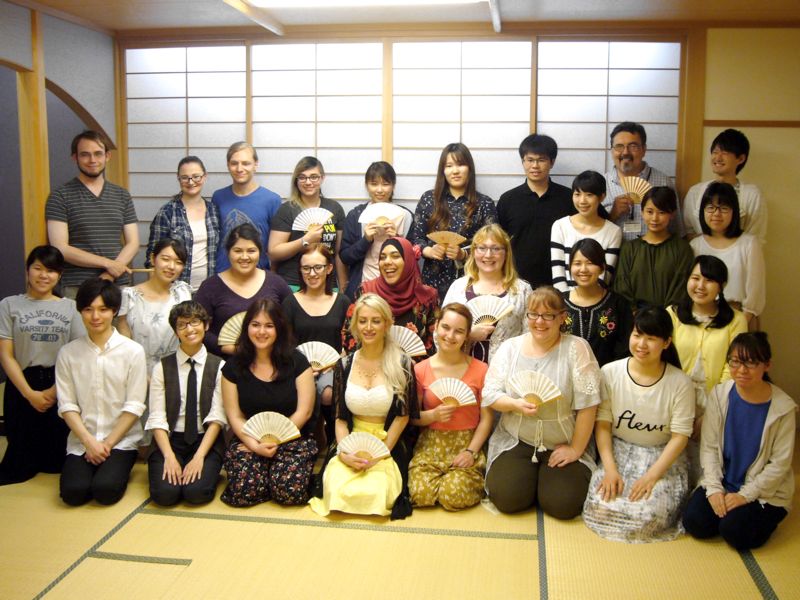 学生交換事業茶道体験集合写真